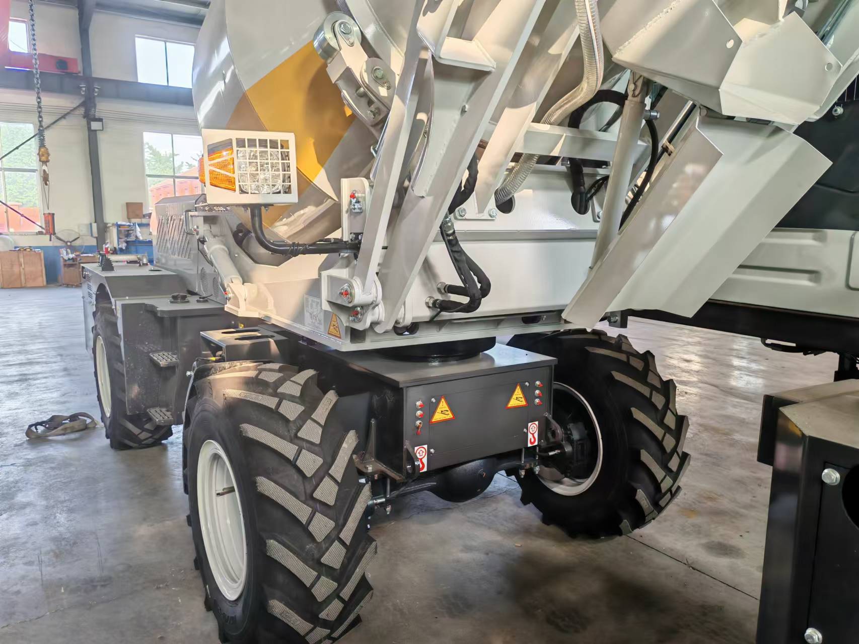 Autocaricatore per calcestruzz - Heavy Equipment Mixer recensione e prezzo